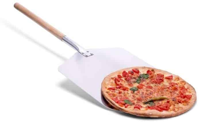 culinario Pizzaschaufel mit Holzgriff + Pizza